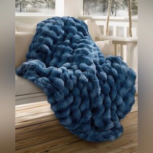NWT Hythe Bubble Blanket, 60” x 50”, Navy